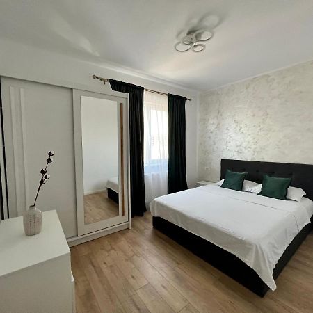 Central Riverfront Apartment 布加勒斯特 外观 照片